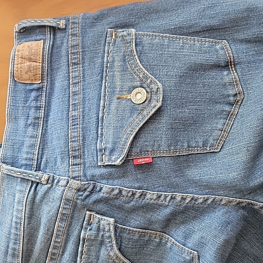 levi jeans 512 women /junior size 4 inseam 30" bluedenim